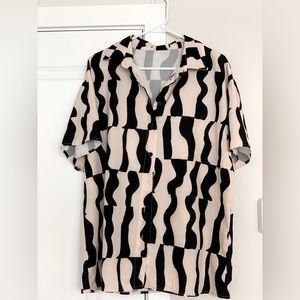 Men’s Button Up Patterned Shirt Size M/L